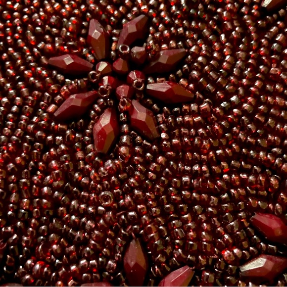 NWT ⚜️♥️⚜️ From India to you Gorgeous Burgundy Floral Beaded Purse - Picture 5 of 10